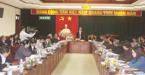 ຄະນະປະຕິບັດງານຂອງຄະນະເລຂາສູນກາງພັກເຮັດວຽກຢູ່ແຂວງຮ່າຕິ້ງ